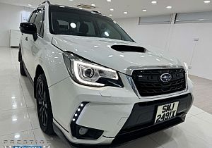Subaru Forester 2.0XT Turbo 4WD Sunroof 2016 White Rear Entertainment